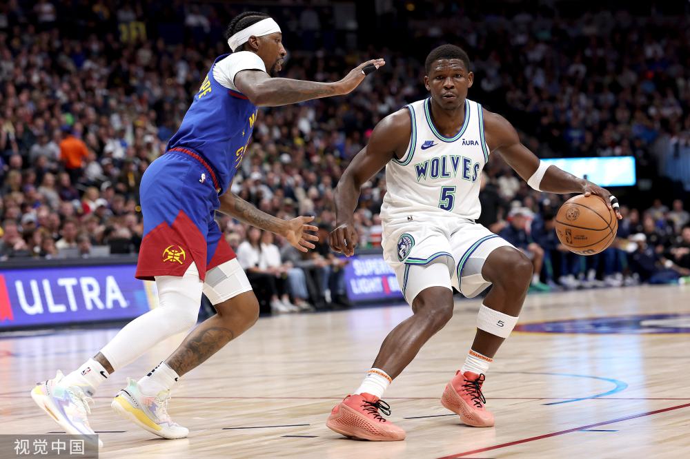 而每次亮相 而每次亮相